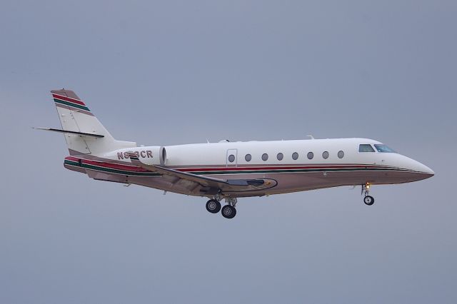 IAI Gulfstream G200 (N818CR) - ILS 25R.