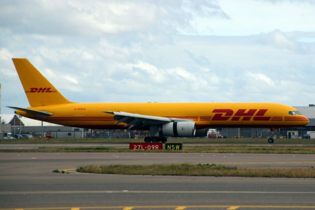 Boeing 757-200 (G-DHKG) - Landing on rwy 27L on 16-Jun-19 operating flight BCS61N from EDDP.