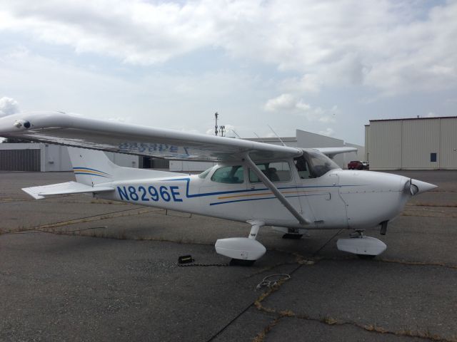 Cessna Skyhawk (N8296E) - At Wilson Air in CLT