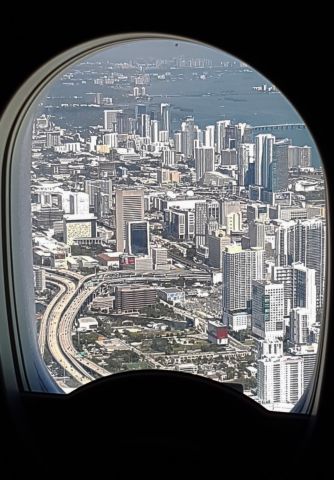 Boeing 737-800 (HP-1849CMP) - Downtown Miami sees on approach to Rwy 30 at MIA.