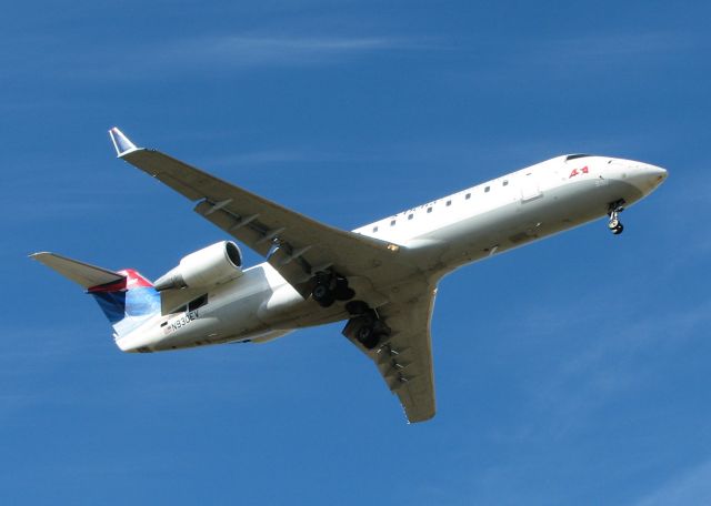 Canadair Regional Jet CRJ-200 (N930EV) - Landing at Shreveport Regional.