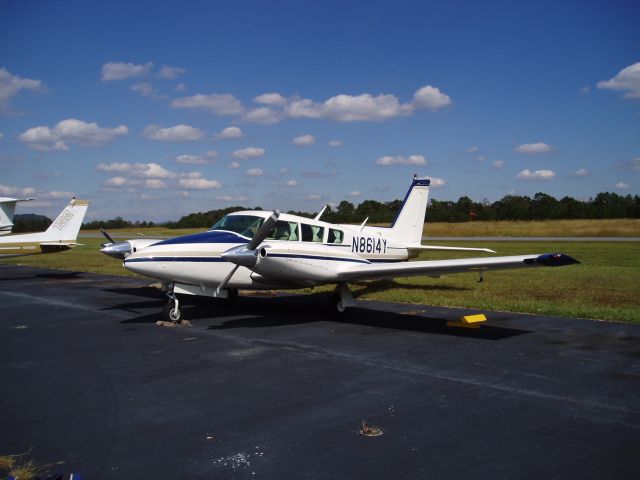 Piper PA-30 Twin Comanche (N8614Y)