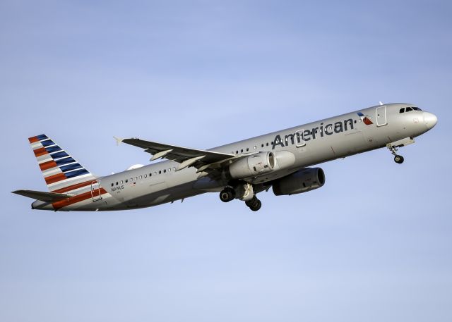 Airbus A321 (N919US)