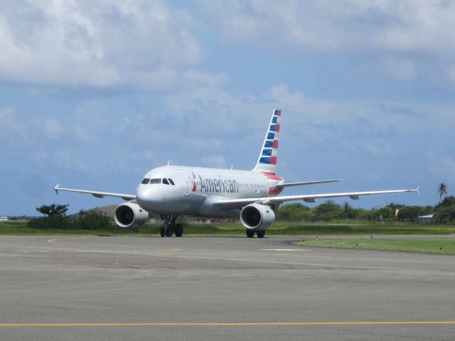 Airbus A319 (N723UW)