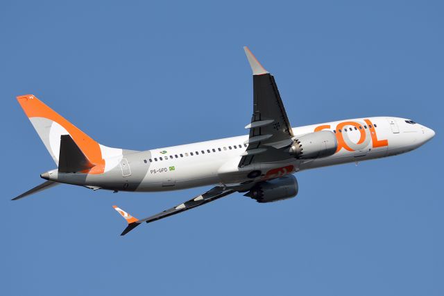 Boeing 737-700 (PS-GPD)