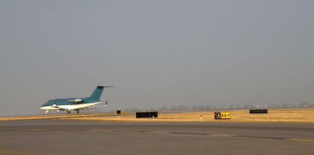 Canadair Challenger (N832SC) - In a blur, this eye-catching Challenger is rolling down Runway 22 at Blue Grass Airport... Elite Jet 832 (N832SC) heads to Washington Dulles Intl (KIAD)...