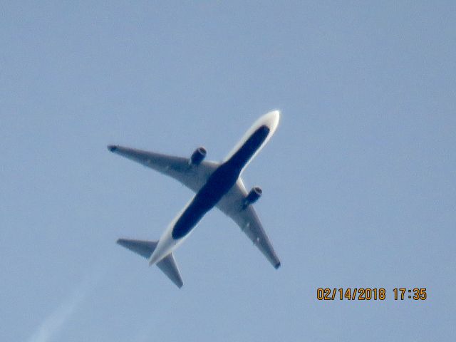 BOEING 767-300 (N174DN)