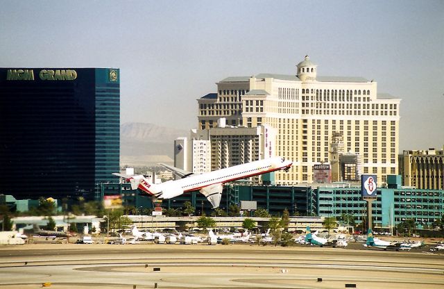 McDonnell Douglas MD-82 — - KLAS - Hmmmmmmmmmm