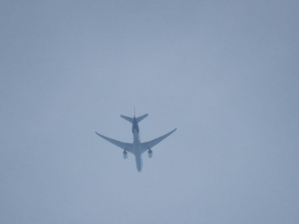 BOEING 777-200LR (N863FD)