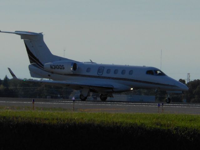 Embraer Phenom 300 (N310QS)