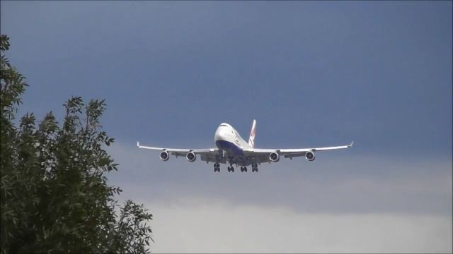 Boeing 747-400 (G-CIVK) - final approach from Las Vegas RW27L