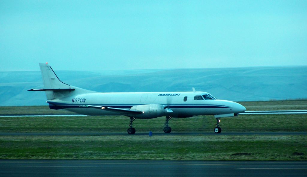 Fairchild Dornier SA-227DC Metro (N671AV)