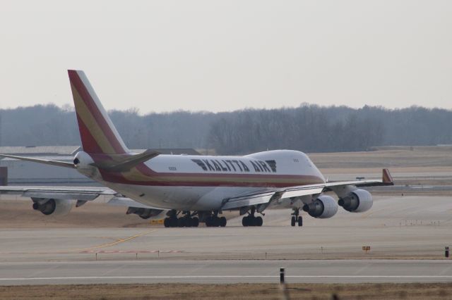 Boeing 747-400 (N782CK) - Kalitta 747-400 taxiing to Runway 27 for Takeoff.