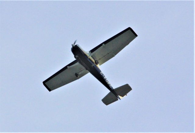 C-FOPC — - C-FOPC CESSNA 152 CARGAIR LTD survolant la ville de Lavaltrie QC. le 11-05-2022 à 18:40