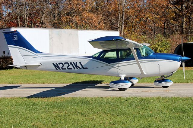 Cessna Skyhawk (N221KL)