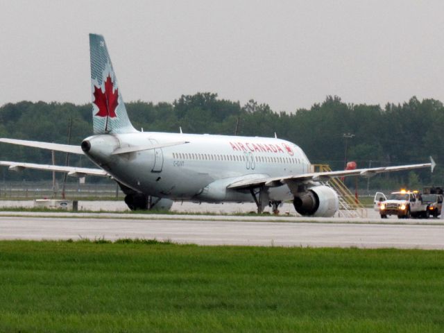 Airbus A320 (C-GJVT) - CYUL Montreal Canada