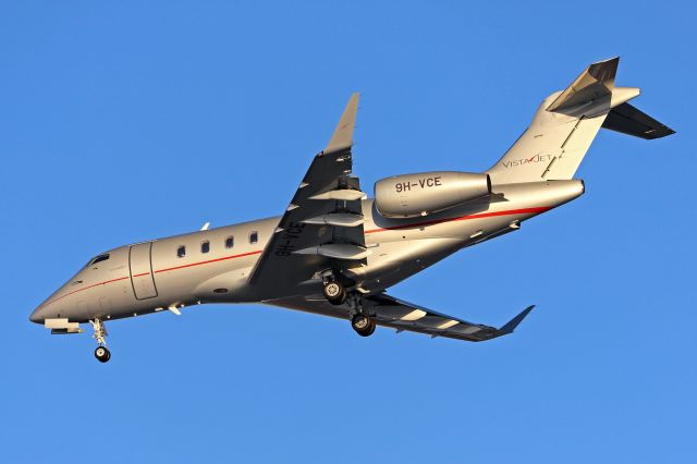 Canadair Challenger 350 (9H-VCE) - Photo taken on December 25, 2021.