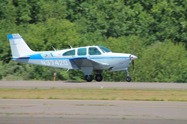 Beechcraft Bonanza (33) (N3742Q)