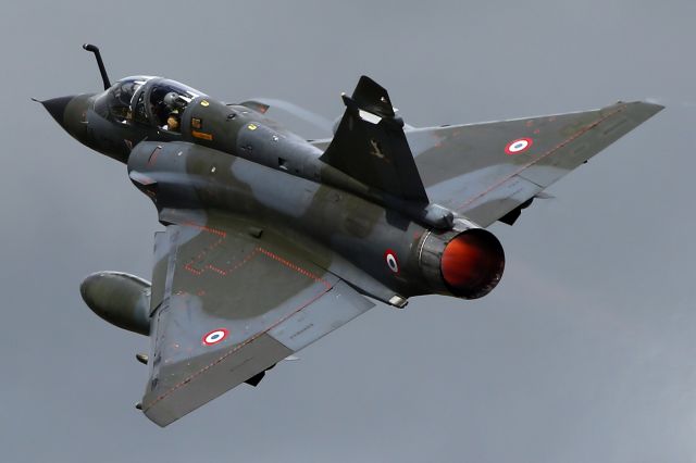 — — - Mirage 2000 departing RW 27 at RAF Fairford