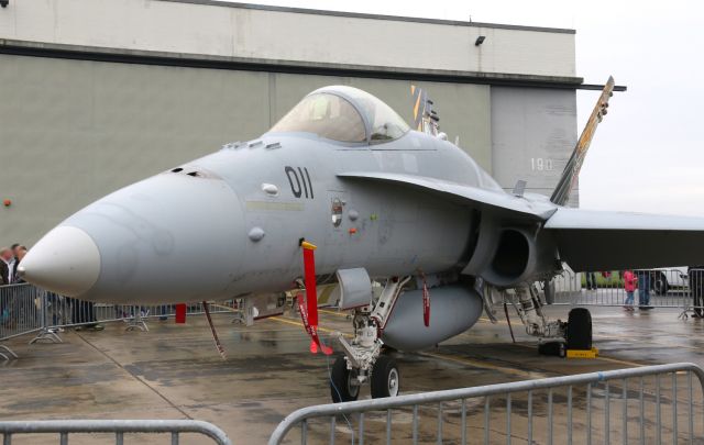 McDonnell Douglas FA-18 Hornet (J5011)