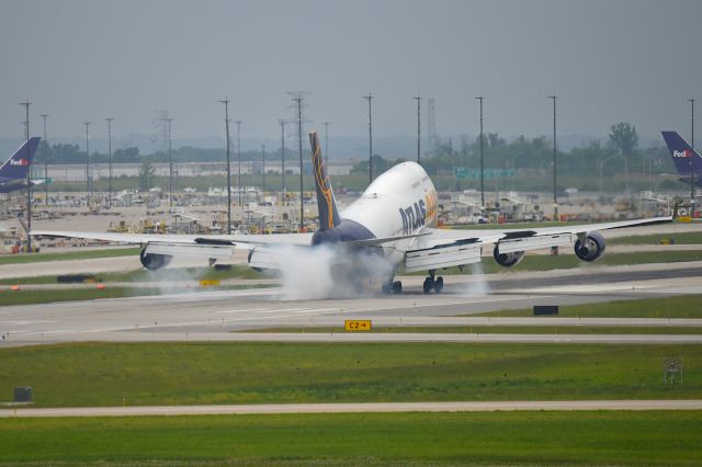 Boeing 747-400 (N482MC) - 23L 06-07-25