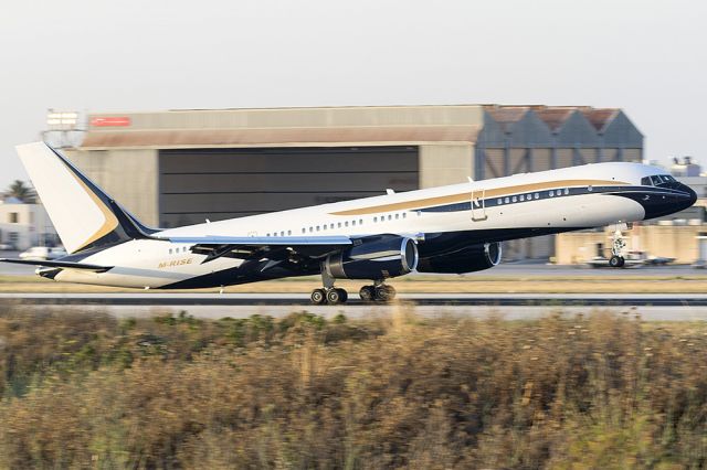 Boeing 757-200 (M-RISE)