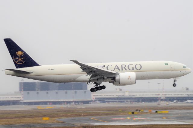 Boeing 777-200 (HZ-AK72)