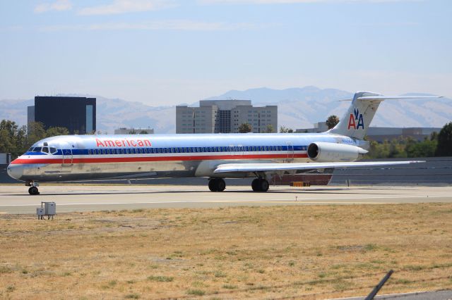 McDonnell Douglas MD-80 (N581AA)