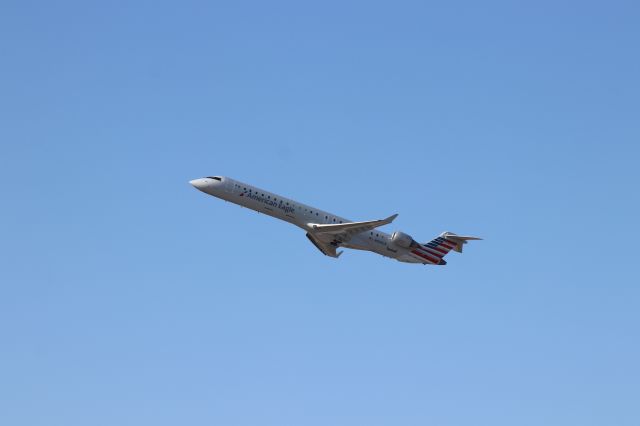 Canadair Regional Jet CRJ-900 (N930LR)