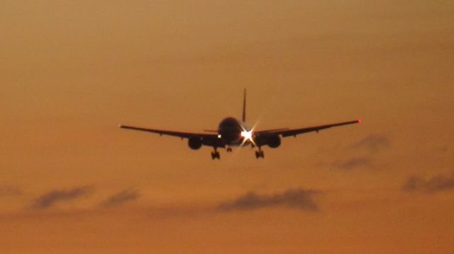 Boeing 777-200 (G-YMMF)