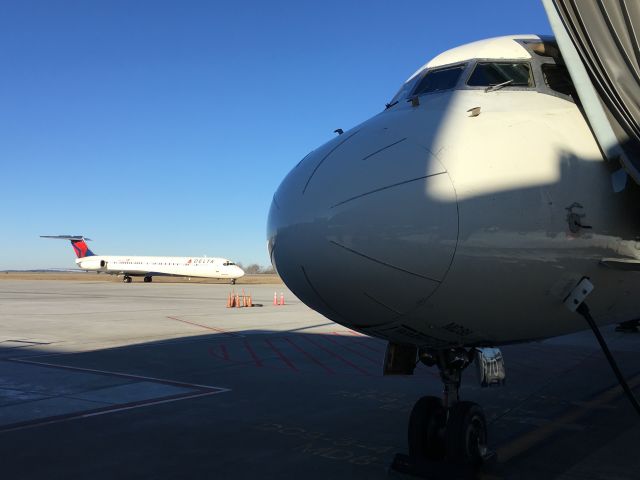 McDonnell Douglas MD-88 (N970DL) - Two MD-88 early in the morning!