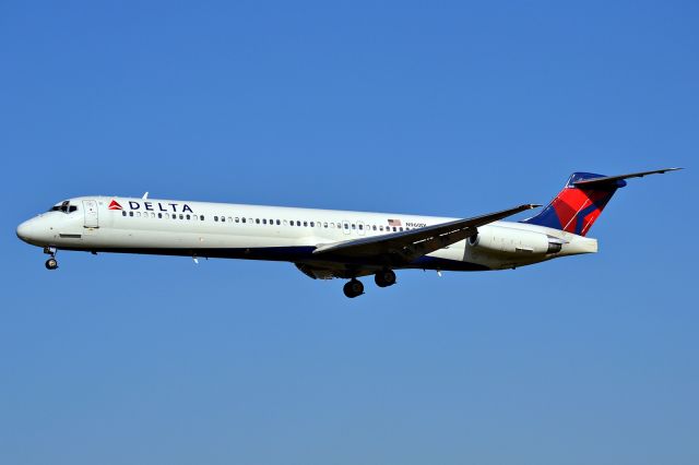 McDonnell Douglas MD-88 (N960DL)