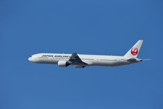 BOEING 777-300 (JA8945)