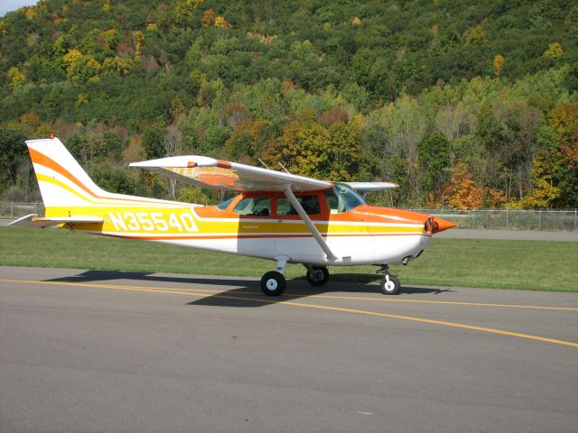 Cessna Skyhawk (N3554Q) - Taxiing out