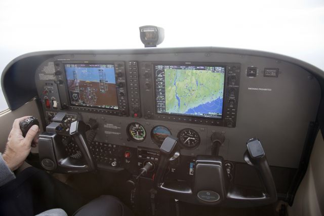 Cessna Skyhawk (N612DF) - Garmin 1000