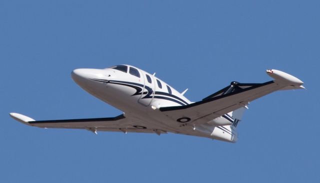 Eclipse 500 (N607LM) - Departure RW 28 at KITH