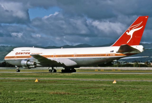 Airbus A330-300 (VH-EBH) - QANTAS - BOEING 747-238B - REG : VH-EBH (CN 20842/238) - ADELAIDE INTERNATIONAL AIRPORT SA. AUSTRALIA - YPAD 8/2/1983