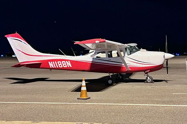 Cessna Skylane RG (N1188N)