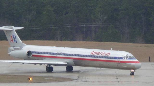 McDonnell Douglas MD-82 (N472AA) - American 332 arriving from DFW at b3:00 P.M.   Taken March 19, 2015.