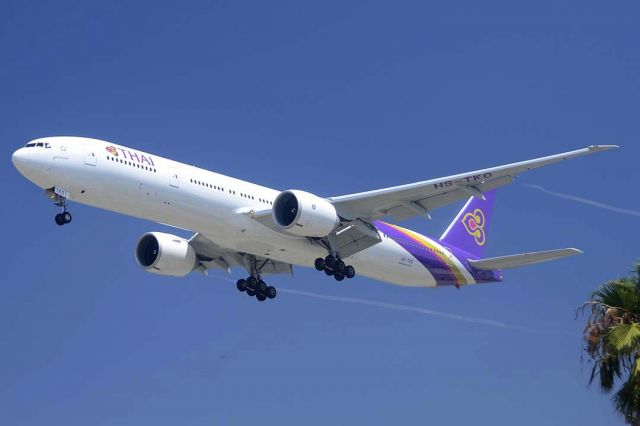 BOEING 777-300 (HS-TKD) - Thai Boeing 777-3D7 HS-TKD at Los Angeles International Airport on August 20, 2013
