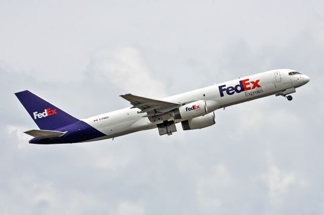 Boeing 757-200 (C-FMEZ)