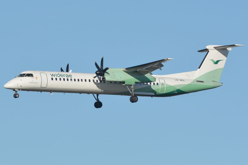 de Havilland Dash 8-400 (LN-WDL) - Kystvejen RWY22L