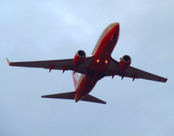 Boeing 737-700 (N714CB)