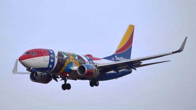 Boeing 737-700 (N280WN) - A Southwest Airlines Boeing 737-7H4, "Missouri One", landing at Philadelphia International Airport on December 14th, 2016.