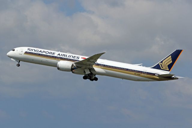 BOEING 787-10 Dreamliner (9V-SCR)