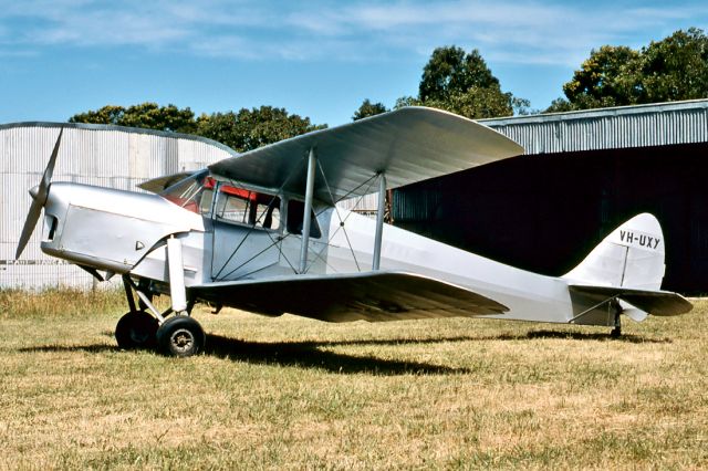 VH-UXY — - DE HAVILLAND DH87B HORNET MOTH - REG : VH-UXY (CN 8131) - MOUNT GAMBIER AIRPORT SA. AUSTRALIA - YMTG (20/11/1982)