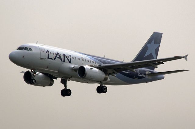 Airbus A319 (CC-COX)
