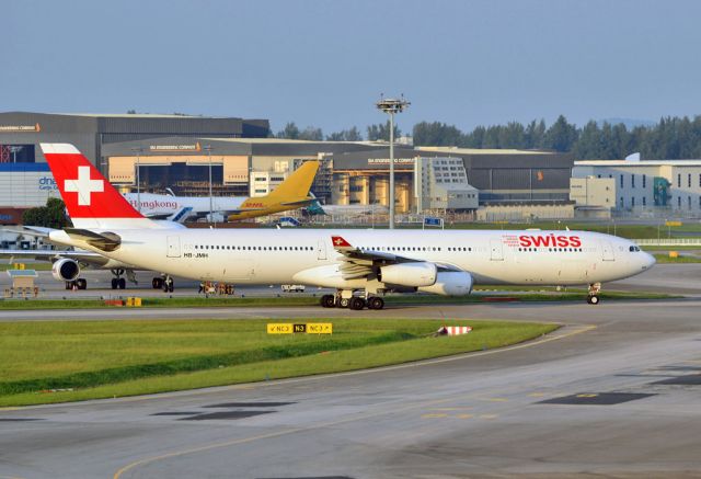 Airbus A340-300 (HB-JMH)