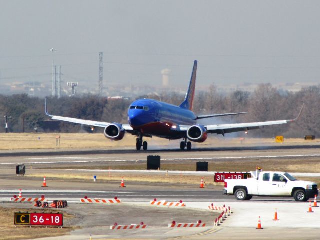 BOEING 737-300 (N611SW)