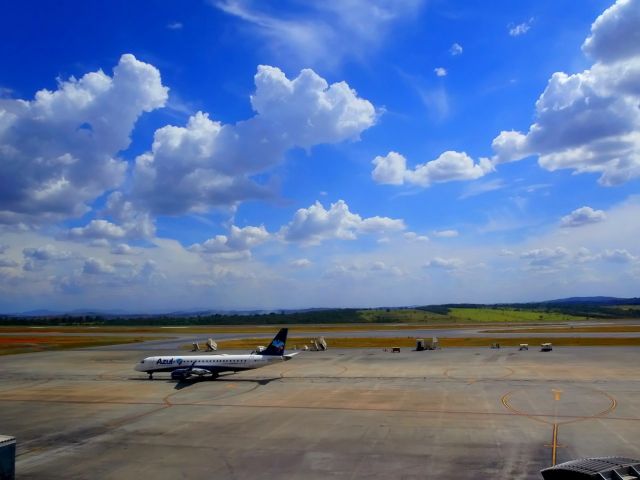 Embraer ERJ-190 (PR-AZG)